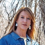 Headshot of middle aged strawberry blonde woman and ID Life staff member Sandra D.